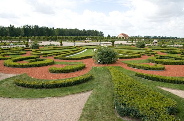 GRŪDA. Latvija: legendinės pilys ir rūmai