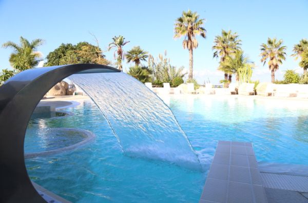 KALABRIJA.Ciao Bella! Atraskite kitokią Italiją. Piečiausioje dalyje - įspūdingos uolos, žydri ir ypatingai švarūs paplūdimiai. Skrydis, 7n. 4* viešbutyje VILLAGGIO CALA DI VOLPE su pusryčiais ir vakarienėmis!