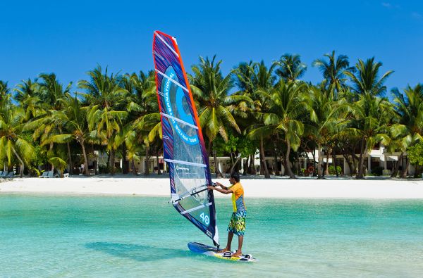 Romantiškos atostogos Maldyvuose! Skrydis, pervežimas ir 7 n. viešbutyje KURUMBA MALDIVES 5* su pusryčiais ir vakarienėmis
