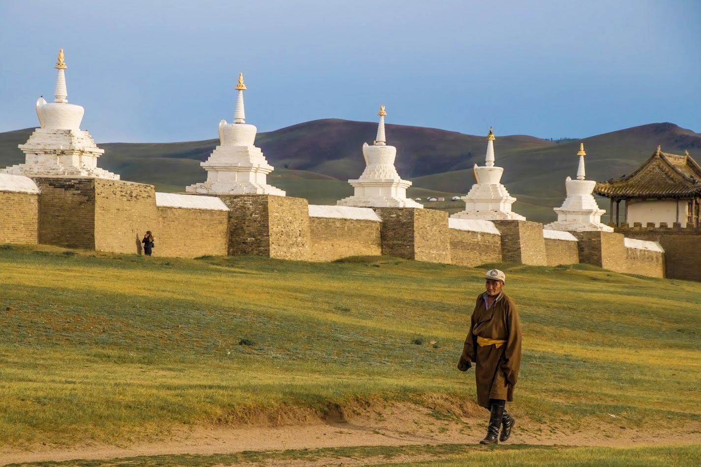Vyras prie seniausio išlikusio Mongolijos vienuolyno
